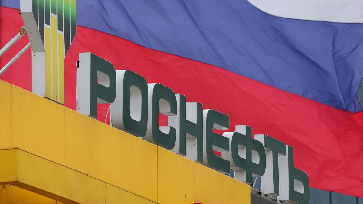 Čas pro ruské ropné giganty se krátí. Mnohé země od nich dávají ruce pryč